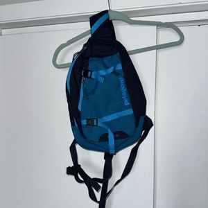 Patagonia atom 8L sling bag